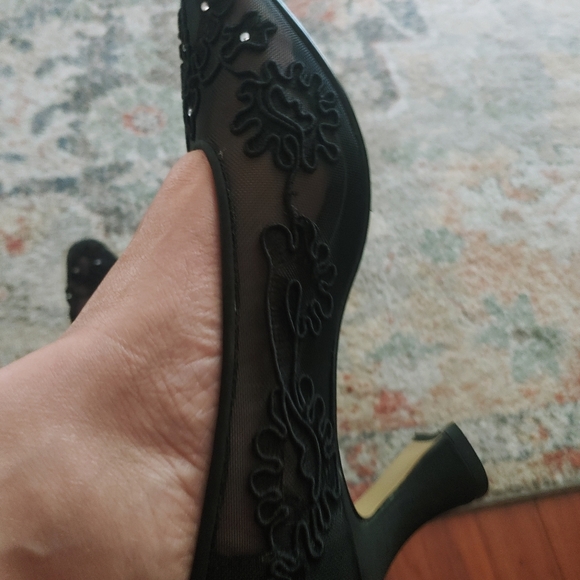 Pumps - Picture 3 of 10